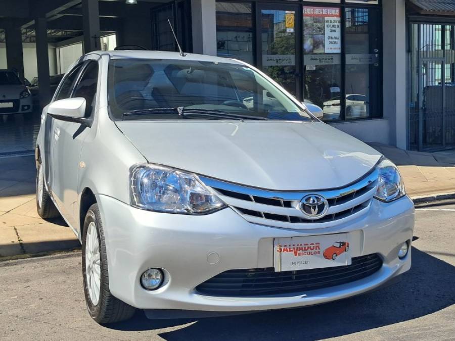 TOYOTA - ETIOS - 2013/2014 - Prata - R$ 44.900,00