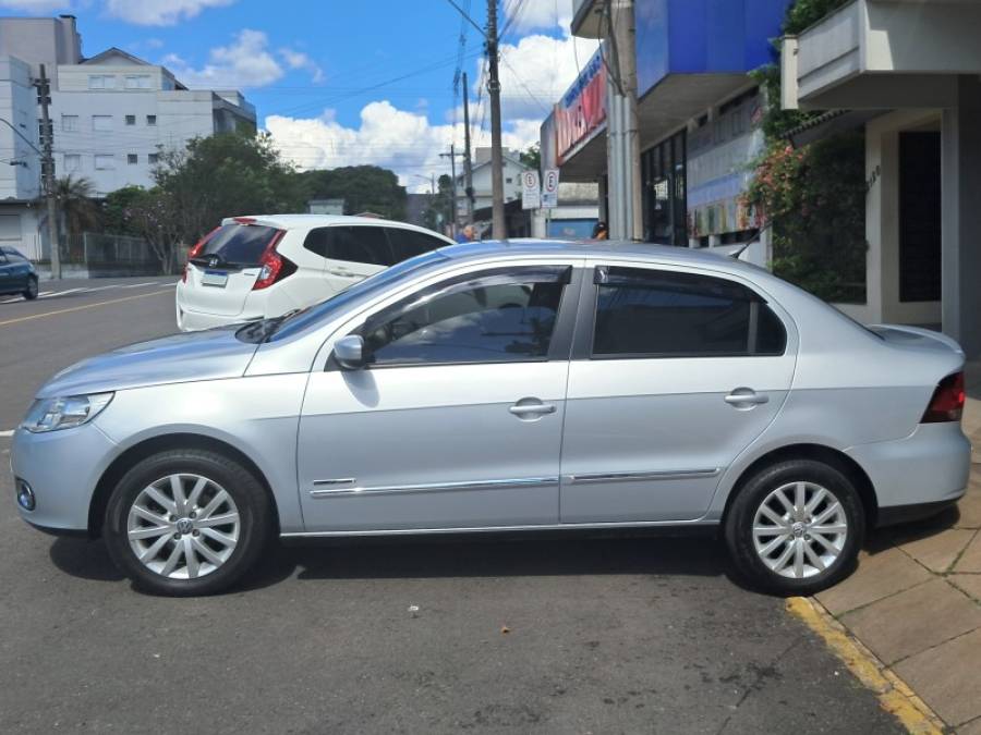 VOLKSWAGEN - VOYAGE - 2009/2010 - Prata - R$ 41.900,00