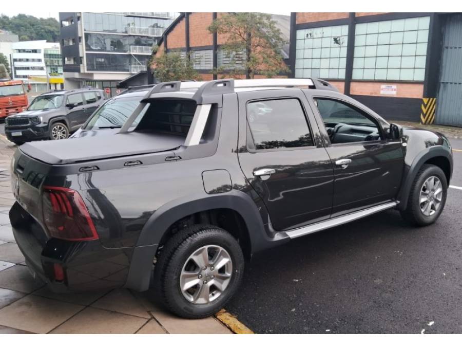 RENAULT - DUSTER OROCH - 2017/2018 - Preta - R$ 82.000,00