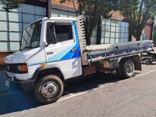 MERCEDES-BENZ - 709 - 1988/1989 - Branca - R$ 82.000,00