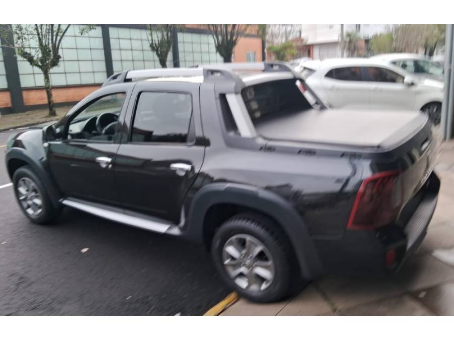 RENAULT - DUSTER OROCH - 2017/2018 - Preta - R$ 82.000,00