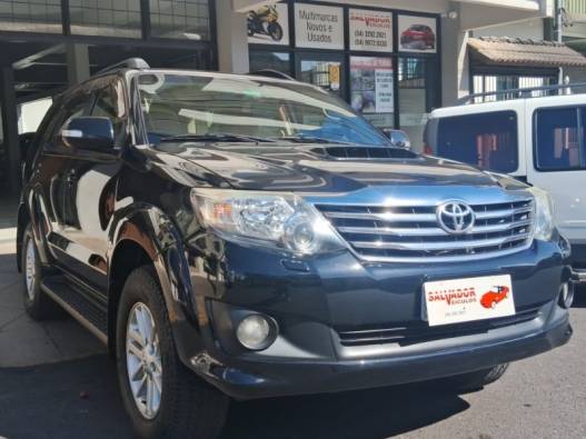 TOYOTA - HILUX SW4 - 2011/2012 - Preta - R$ 135.000,00