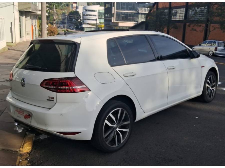 VOLKSWAGEN - GOLF - 2014/2015 - Branca - R$ 81.000,00
