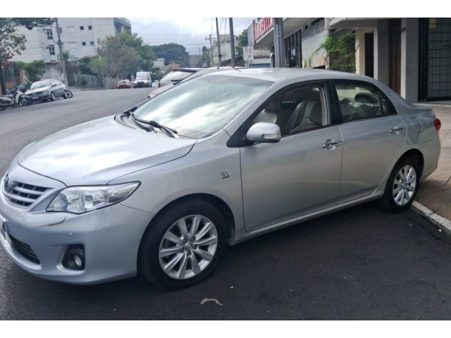 TOYOTA - COROLLA - 2013/2014 - Prata - R$ 75.900,00