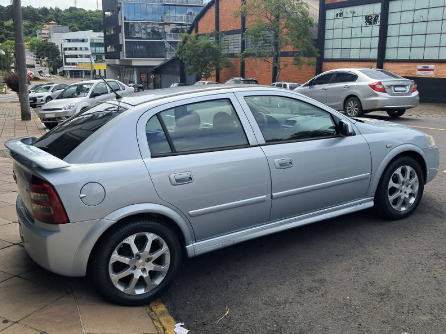 CHEVROLET - ASTRA - 2011/2011 - Prata - R$ 43.900,00
