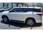 TOYOTA - HILUX SW4 - 2018/2018 - Branca - R$ 219.000,00