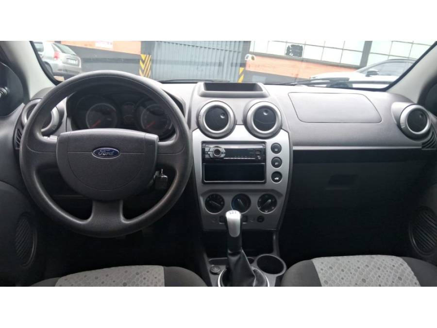 FORD - FIESTA - 2014/2014 - Prata - R$ 38.900,00