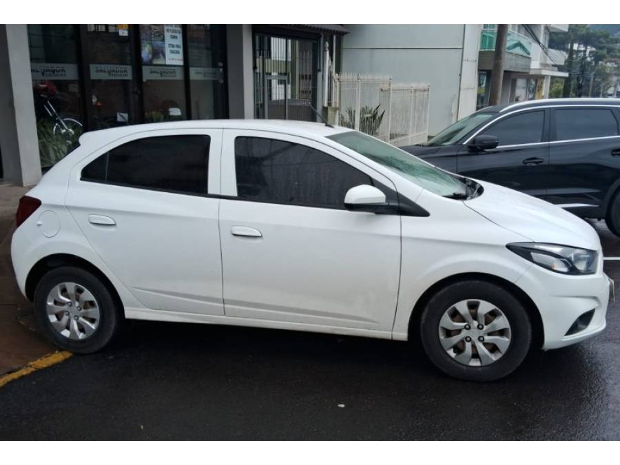 CHEVROLET - ONIX - 2018/2018 - Branca - R$ 55.900,00
