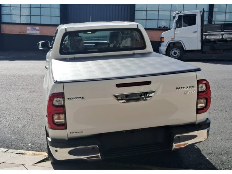 TOYOTA - HILUX - 2024/2024 - Branca - R$ 289.000,00