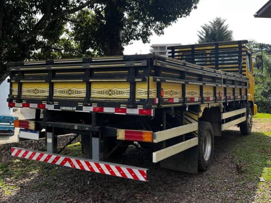 MERCEDES-BENZ - 712 2P (DIESEL) - 1998/1999 - Amarela - R$ 120.000,00