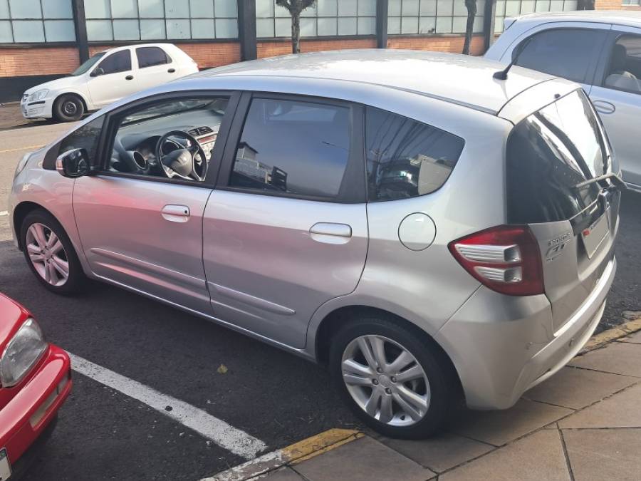 HONDA - FIT - 2013/2014 - Prata - R$ 60.000,00