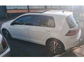 VOLKSWAGEN - GOLF - 2014/2015 - Branca - R$ 81.000,00