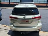 TOYOTA - HILUX SW4 - 2018/2018 - Branca - R$ 219.000,00