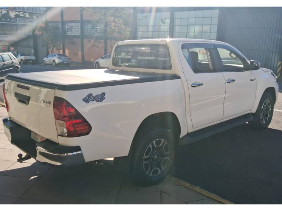 TOYOTA - HILUX - 2021/2021 - Branca - R$ 170.000,00