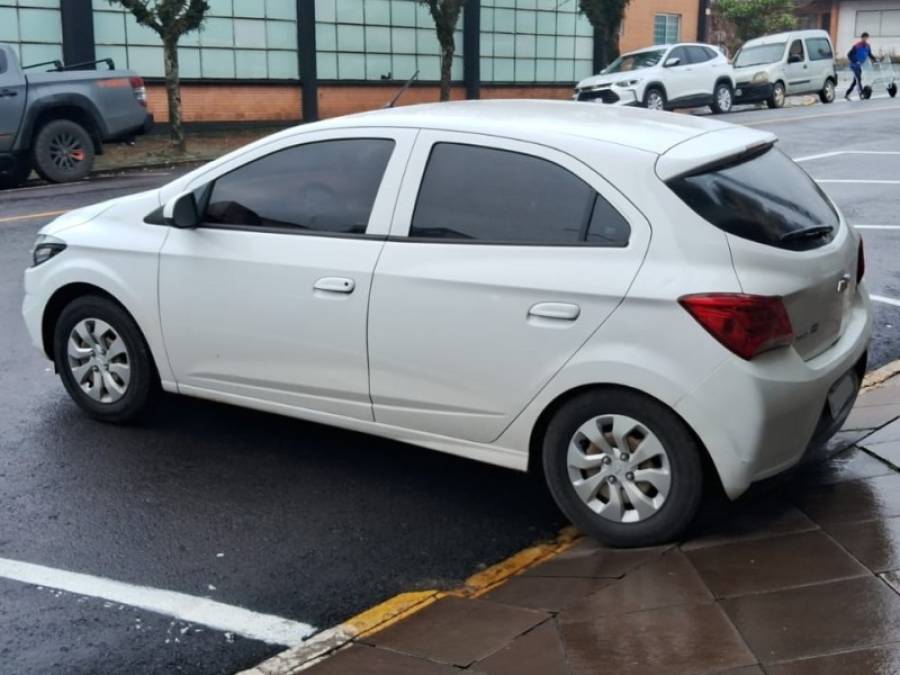 CHEVROLET - ONIX - 2018/2018 - Branca - R$ 55.900,00