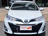TOYOTA - YARIS - 2021/2022 - Branca - R$ 90.900,00