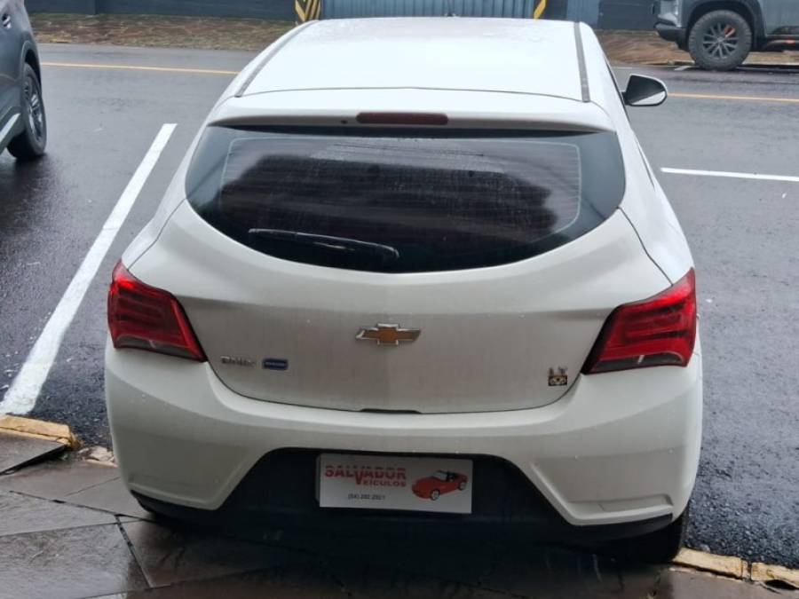 CHEVROLET - ONIX - 2018/2018 - Branca - R$ 55.900,00