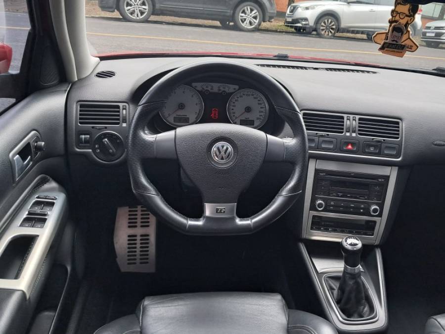 VOLKSWAGEN - GOLF - 2013/2014 - Vermelha - R$ 69.900,00