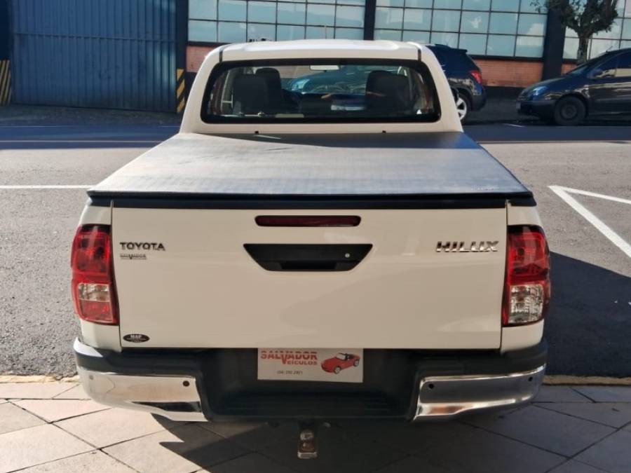 TOYOTA - HILUX - 2021/2021 - Branca - R$ 170.000,00