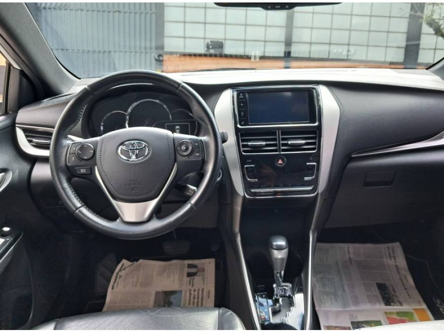 TOYOTA - YARIS - 2021/2022 - Branca - R$ 90.900,00