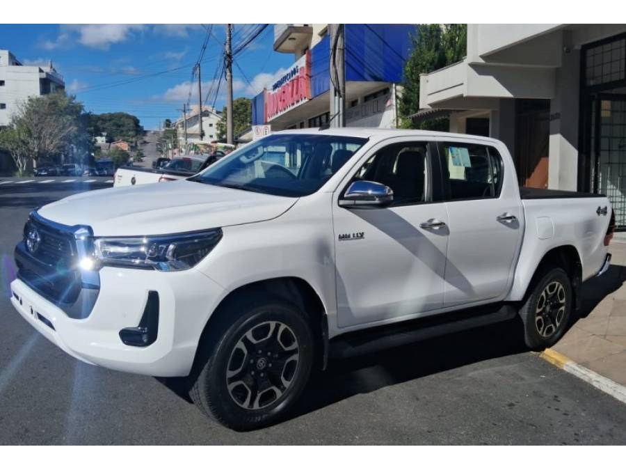 TOYOTA - HILUX - 2024/2024 - Branca - R$ 289.000,00