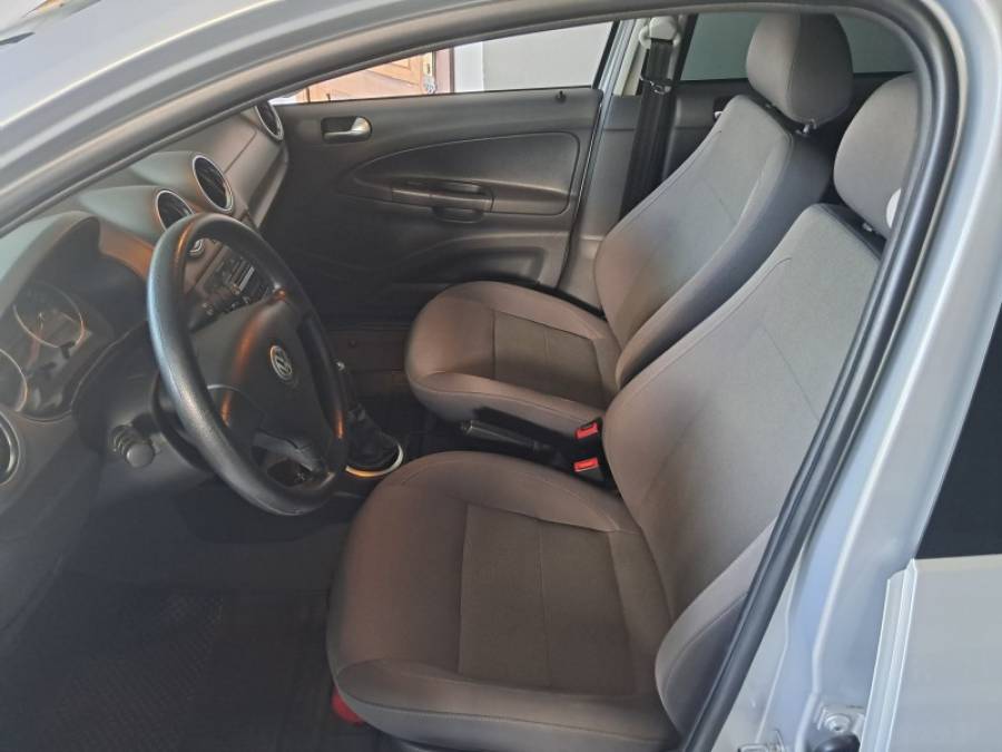 VOLKSWAGEN - VOYAGE - 2009/2010 - Prata - R$ 41.900,00