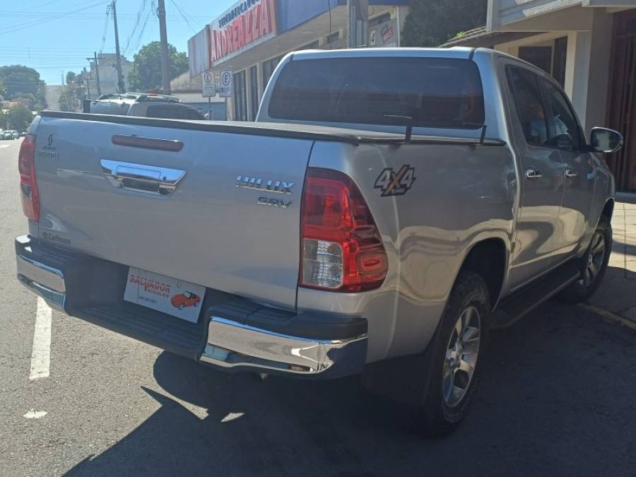 TOYOTA - HILUX - 2016/2017 - Prata - R$ 179.900,00
