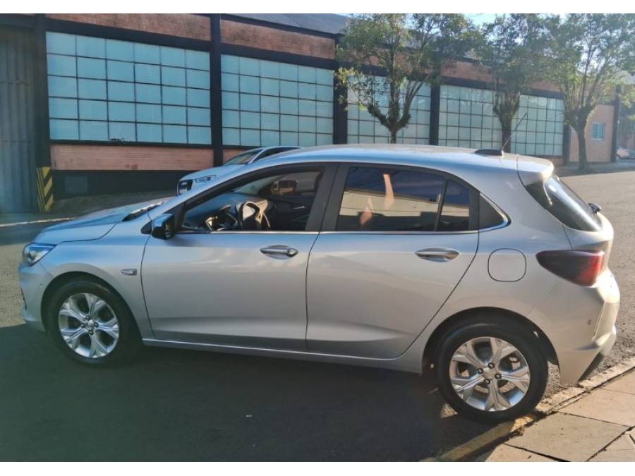 CHEVROLET - ONIX - 2020/2020 - Prata - R$ 81.900,00