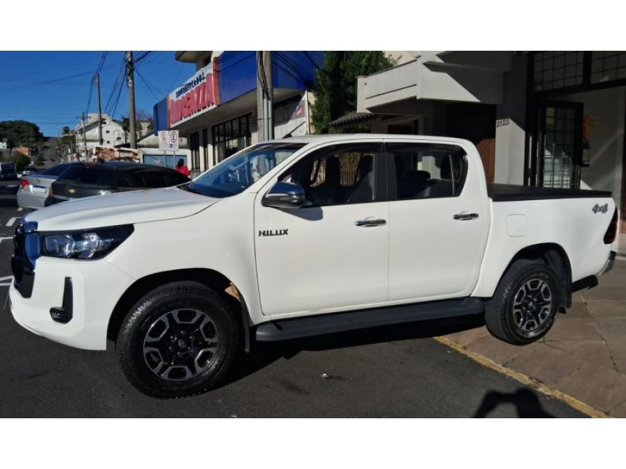 TOYOTA - HILUX - 2021/2021 - Branca - R$ 170.000,00