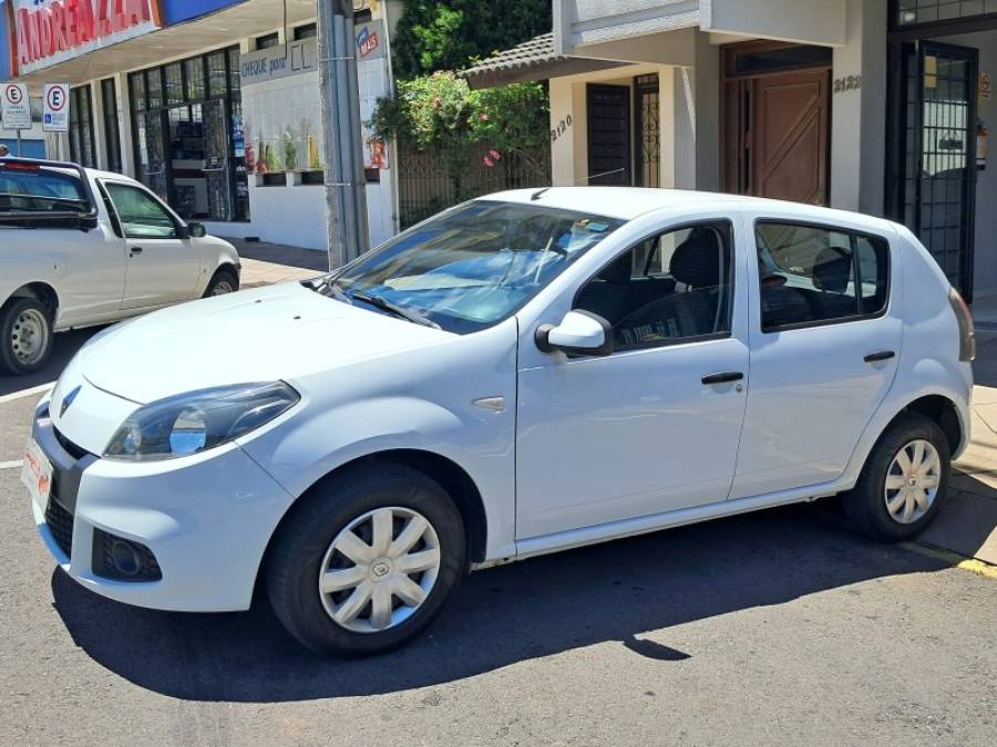 RENAULT - SANDERO - 2013/2014 - Branca - R$ 32.500,00