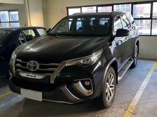 TOYOTA - HILUX SW4 - 2018/2018 - Preta - R$ 225.000,00