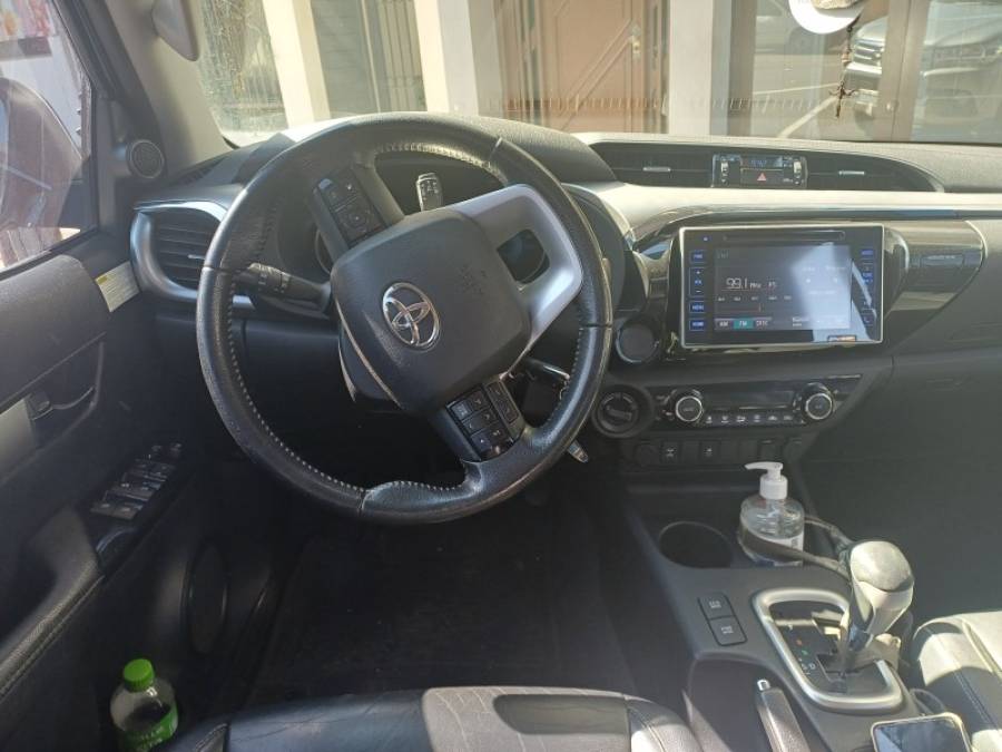 TOYOTA - HILUX - 2016/2017 - Prata - R$ 179.900,00