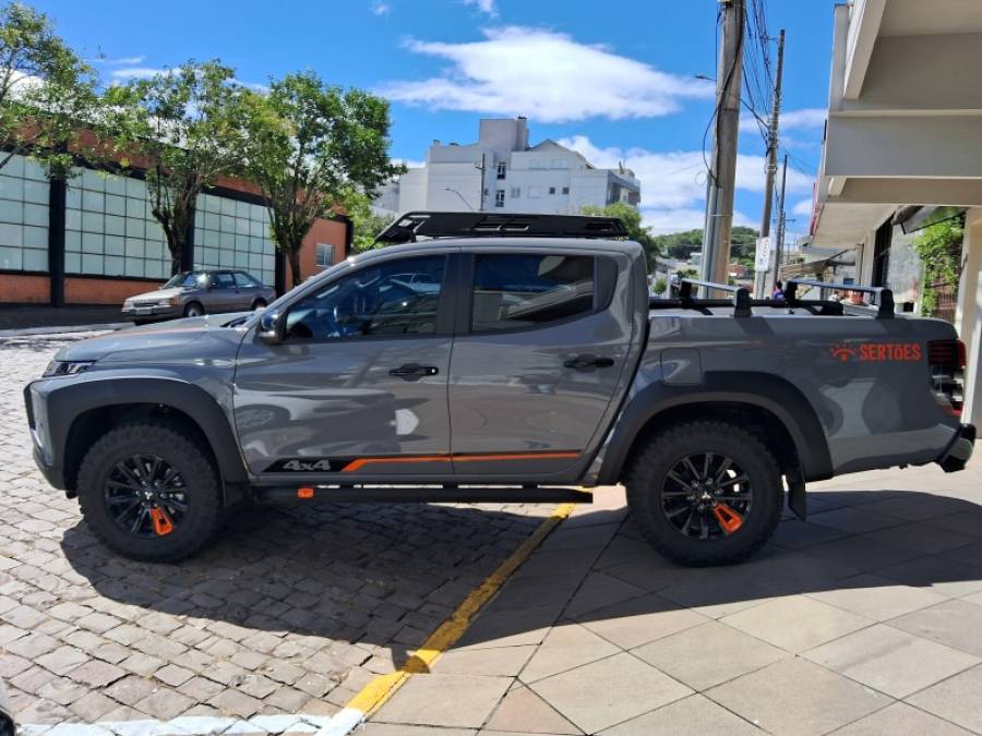 MITSUBISHI - L200 TRITON - 2023/2024 - Cinza - R$ 285.000,00