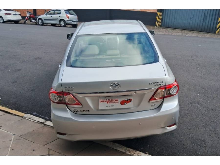 TOYOTA - COROLLA - 2013/2014 - Prata - R$ 75.900,00