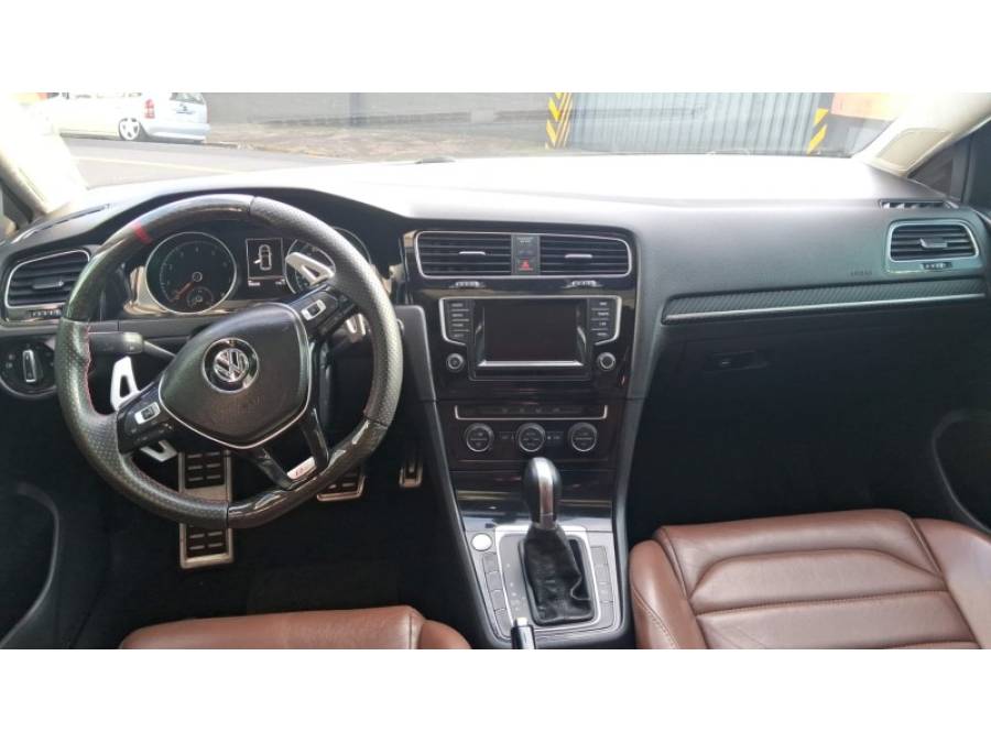 VOLKSWAGEN - GOLF - 2014/2015 - Branca - R$ 81.000,00
