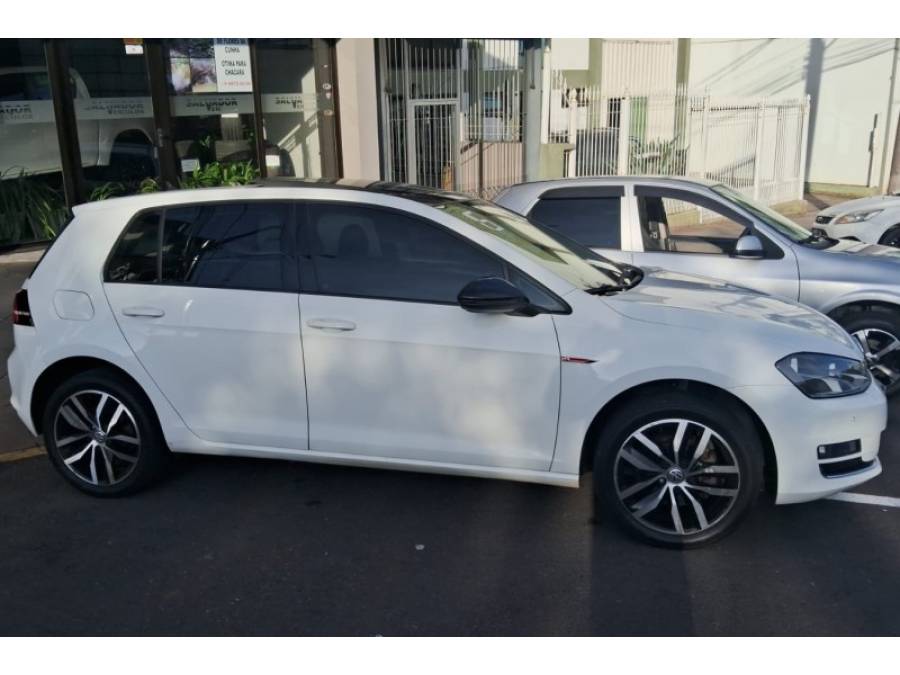 VOLKSWAGEN - GOLF - 2014/2015 - Branca - R$ 81.000,00