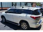 TOYOTA - HILUX SW4 - 2018/2018 - Branca - R$ 219.000,00