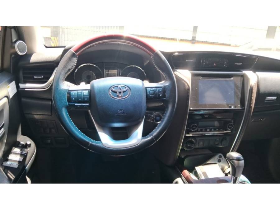 TOYOTA - HILUX SW4 - 2018/2018 - Branca - R$ 219.000,00
