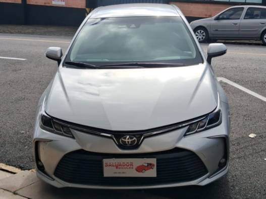 TOYOTA - COROLLA - 2022/2023 - Prata - R$ 131.900,00