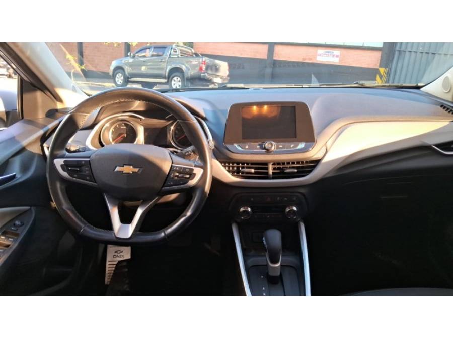 CHEVROLET - ONIX - 2020/2020 - Prata - R$ 81.900,00