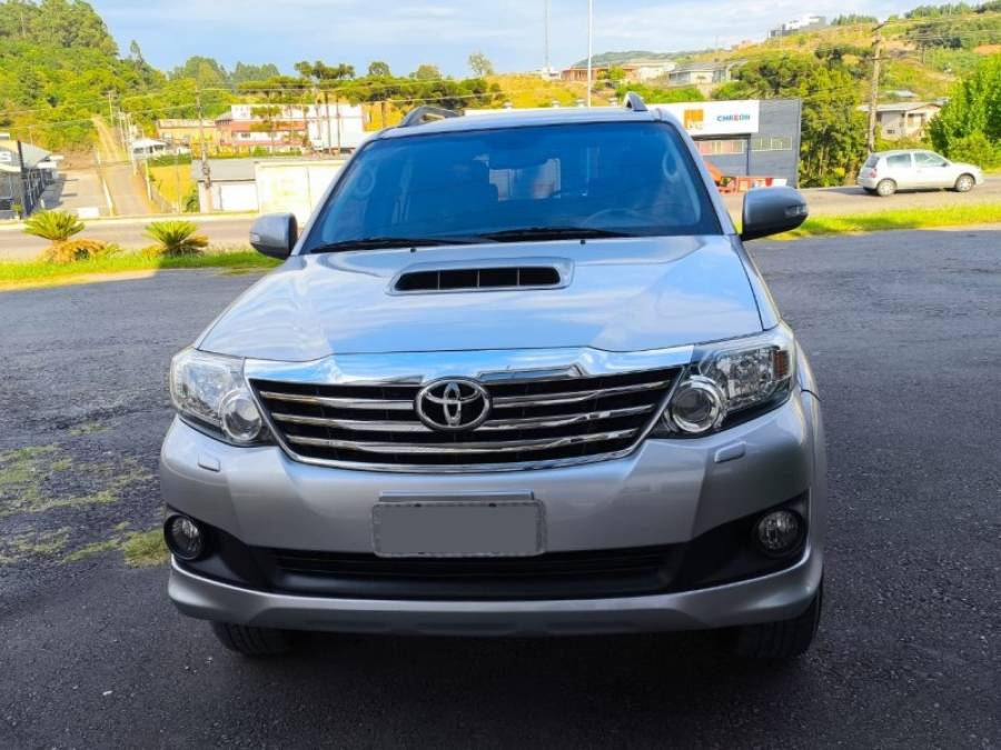 TOYOTA - HILUX SW4 - 2015/2015 - Prata - R$ 163.900,00