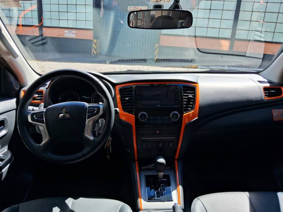 MITSUBISHI - L200 TRITON - 2023/2024 - Cinza - R$ 285.000,00